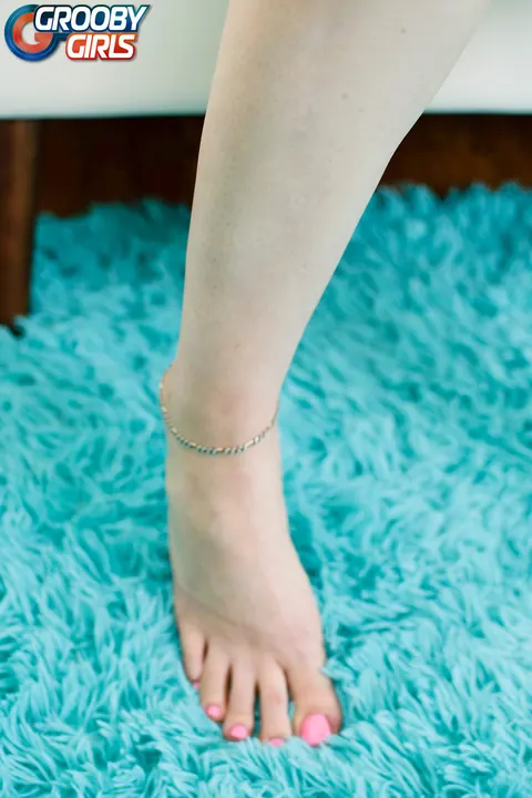 Petite Redhead Trans Woman Shows Her Feet – photo 16 of 16