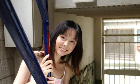 Yui Hasumi: Slim Japanese Brunette in Lingerie Reveals Her Hairy Bush Outdoors – photo 1 of 16