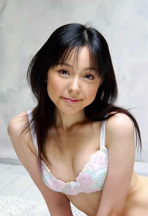 Yui Hasumi: Slim Japanese Brunette in Lingerie Reveals Her Hairy Bush Outdoors – photo 9 of 16