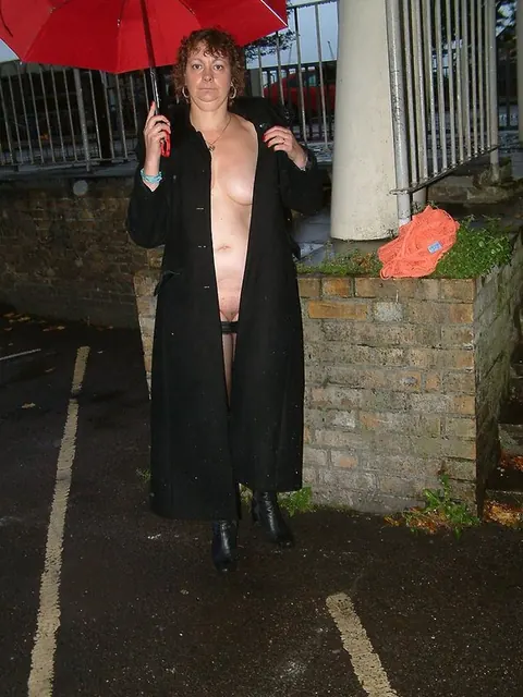 Curvy British MILF Strips Nude Outdoors – photo 1 of 12