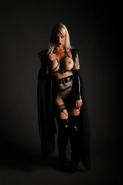 Thick Blonde MILF in Latex Stockings Oils Her Big Tits – photo 11 of 16