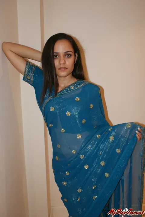 Jasmine Mathur: Indian Brunette Strips Out of Her Saree and Lingerie – photo 2 of 12