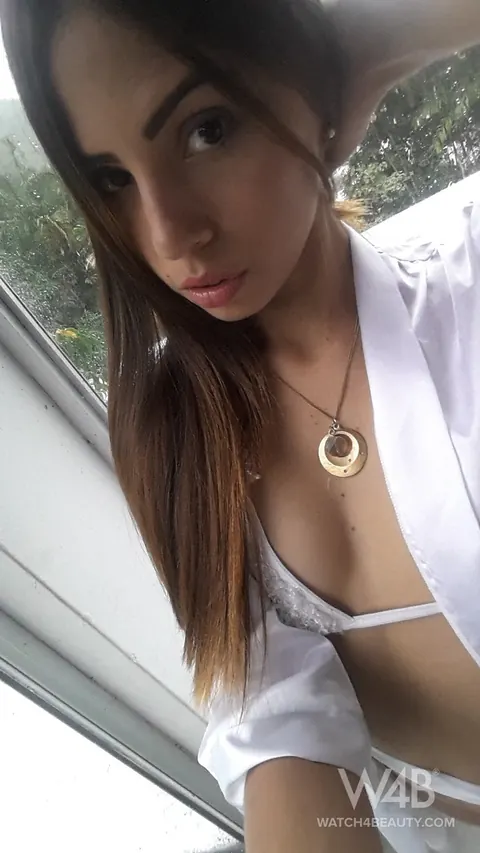 Mily Mendoza: Latina in Panties Masturbates in a Selfie – photo 3 of 20