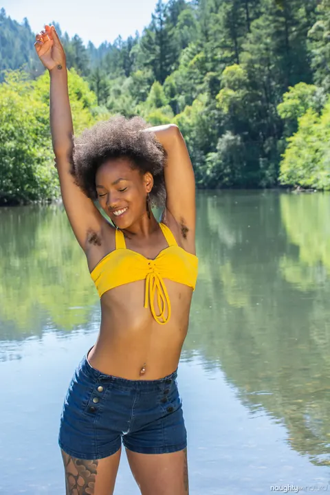 Nikki Darling: Ebony Babe Poses in a Bikini and Shorts by the River – photo 3 of 21
