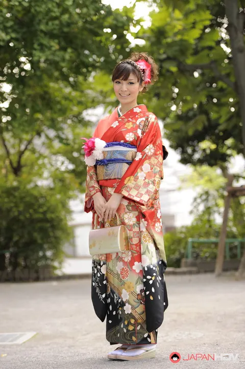 Sakura Aoi: Busty Japanese Brunette Opens Her Kimono to Show Her Hairy Bush – photo 4 of 15