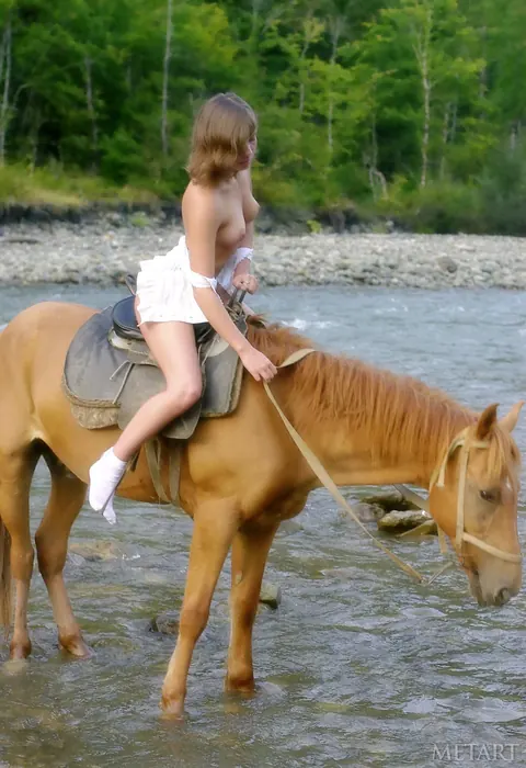 Slim European Blonde Strips Naked on a Horse Outdoors – photo 5 of 20
