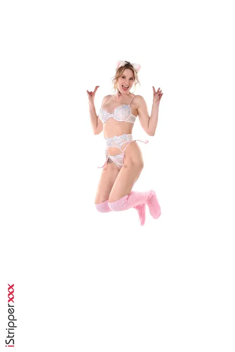 Bonni Gee: British Blonde in Costume Pleasures Herself with a Toy – photo 4 of 15