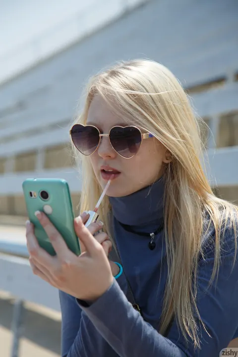 Lily Rader: Blonde in Glasses Shows Her Tits and Ass in Public – photo 7 of 12