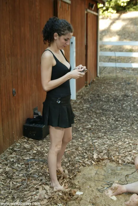 Dylan Ryan: Tall PAWG Brunette Bound in Mud Outdoors Uses a Dildo on Her Ass – photo 4 of 20