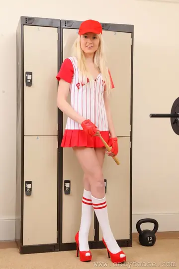 Samantha Louise – British Blonde MILF in Socks Takes Anal Creampie in a Threesome