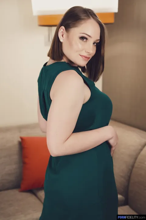 Hadley Viscara: Blonde BBW Shows Her Big Natural Tits on the Sofa – photo 2 of 20
