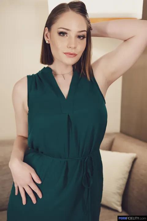 Hadley Viscara: Blonde BBW Shows Her Big Natural Tits on the Sofa – photo 1 of 20
