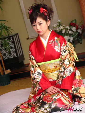 Ran Monbu – Busty Japanese Wife Takes a Facial in a Threesome