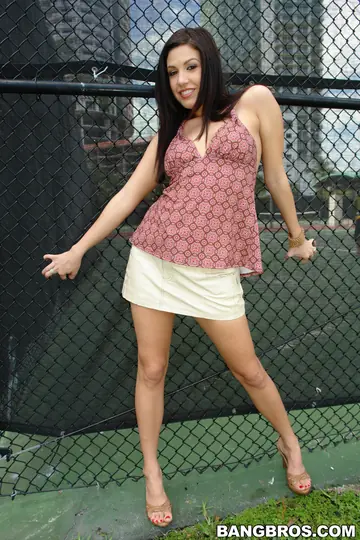 Roxy Deville – Thick Brunette MILF Rides Him Outdoors in a Skirt