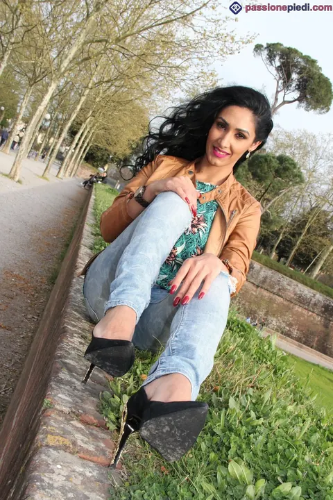 Mistress Alexya: Brunette Latina MILF Shows Her Feet in Jeans and Heels Outdoors – photo 2 of 12