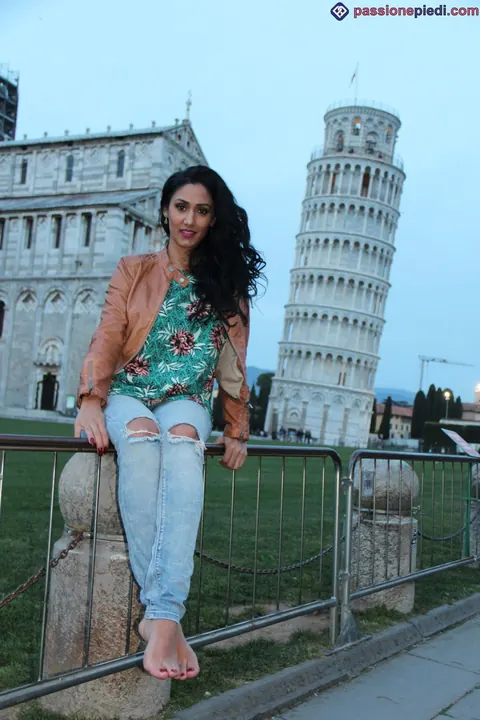 Mistress Alexya: Brunette Latina MILF Shows Her Feet in Jeans and Heels Outdoors – photo 9 of 12