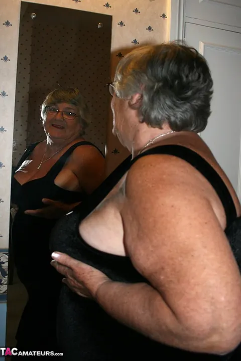 BBW Brunette Poses in Stockings and Glasses – photo 2 of 20