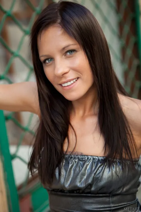 Woman Strips and Poses Slowly for the Camera – photo 21 of 21
