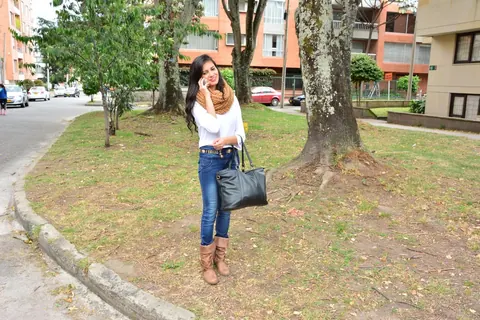 Penelope Perez: Busty Latina Brunette Poses Outdoors in Tight Jeans – photo 2 of 16