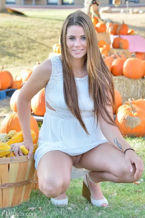 Aveline Kristie: Redhead with Big Tits Flashes Her Pierced Pussy in Public – photo 2 of 16