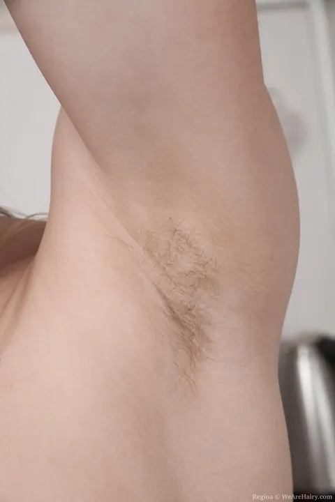 Slim Amateur Flaunts Her Hairy Bush and Natural Tits – photo 5 of 20