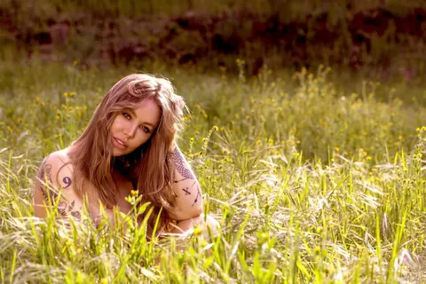 Nicole Aniston: Blonde BBW Strips Out of Her Bikini in the Forest – photo 11 of 20