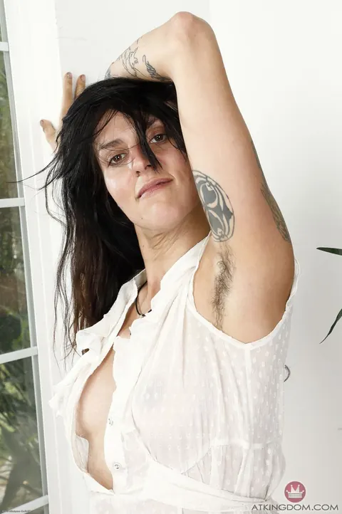 Delta Hauser: Thick Brunette MILF Flaunts Her Hairy Pussy and Big Ass – photo 7 of 21