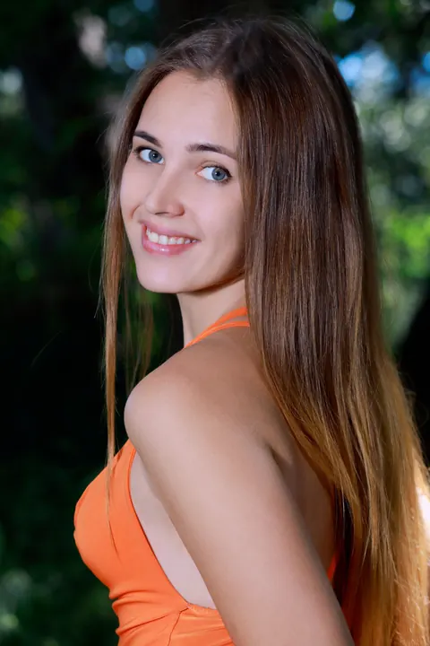 Russian Woman Spreads Her Legs Outdoors – photo 2 of 21