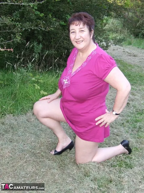 Kinky Carol: Curvy Mature Brunette Strips Out of Her Panties in the Forest – photo 5 of 20