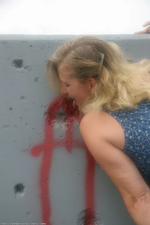 Thick Blonde MILF Spreads Her Hairy Ass and Pussy in the Open Air – photo 15 of 20