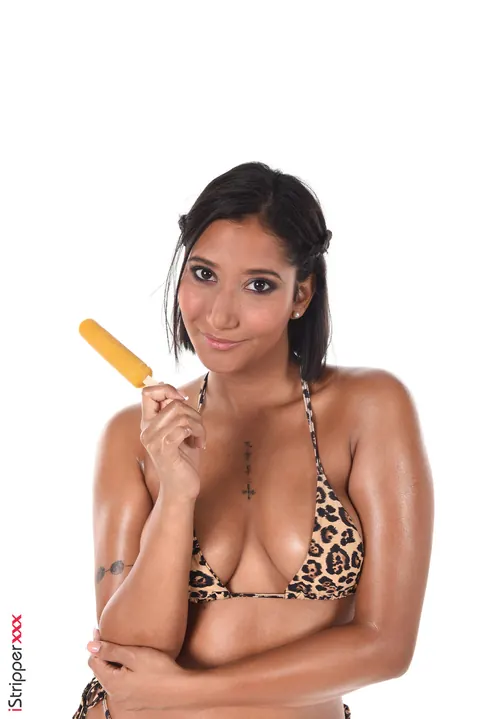 Alika Penagos: Thick Latina Strips Out of Her Bikini and Oils Her Big Tits – photo 4 of 15