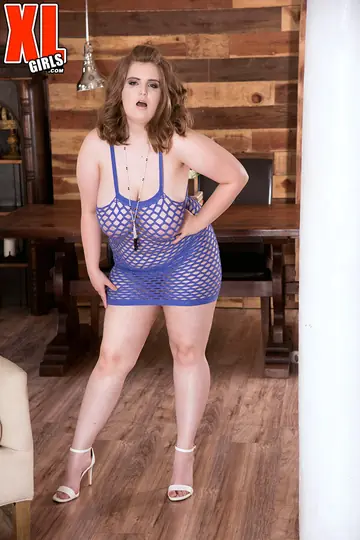 Curvy MILF Strips Out of Her Skirt and Heels for Toy Play