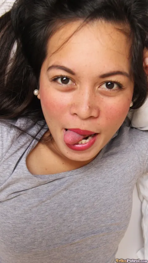 Filipina Undresses and Shows Her Hairy Pussy – photo 5 of 21