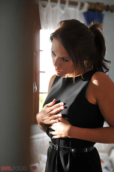 Jennifer Nexus: Busty British Brunette Strips to Lingerie and Spreads – photo 6 of 12