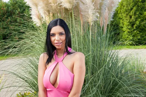 Kira Queen: Thick MILF in Heels Strips for Anal Sex and Toy Play – photo 1 of 15