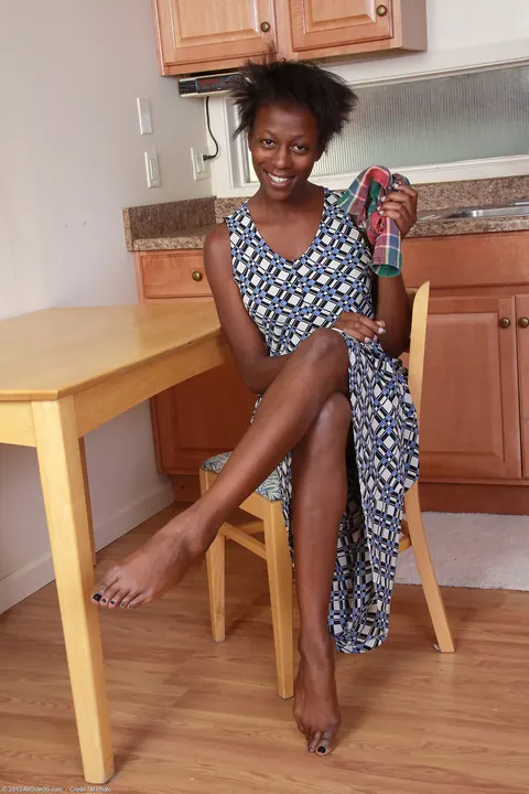 Ebony MILF Undresses in the Kitchen and Spreads Her Pussy Wide – photo 1 of 21