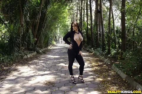 Cristine Castellari: Thick Brazilian Latina Poses Nude in the Forest – photo 10 of 16