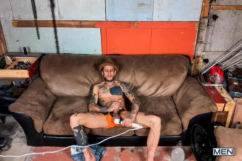 Guy Spreads His Ass and Fingers Himself – photo 6 of 21