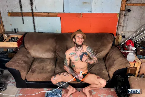 Guy Spreads His Ass and Fingers Himself – photo 5 of 21