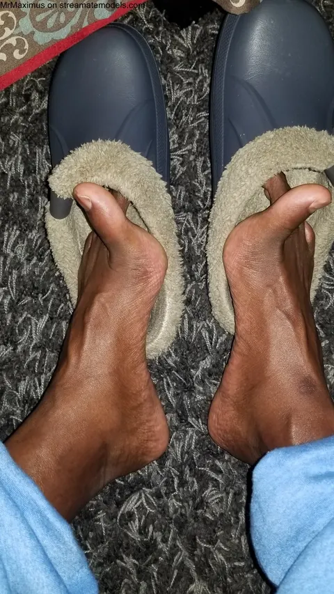 Man Strips Nude and Poses for Solo Gallery – photo 6 of 16