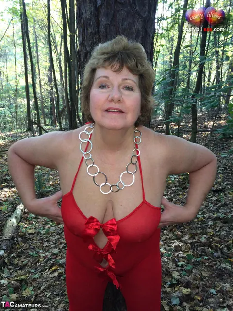 Bustybliss: Curvy Brunette MILF Shows Off Her Natural Tits in the Forest – photo 4 of 16
