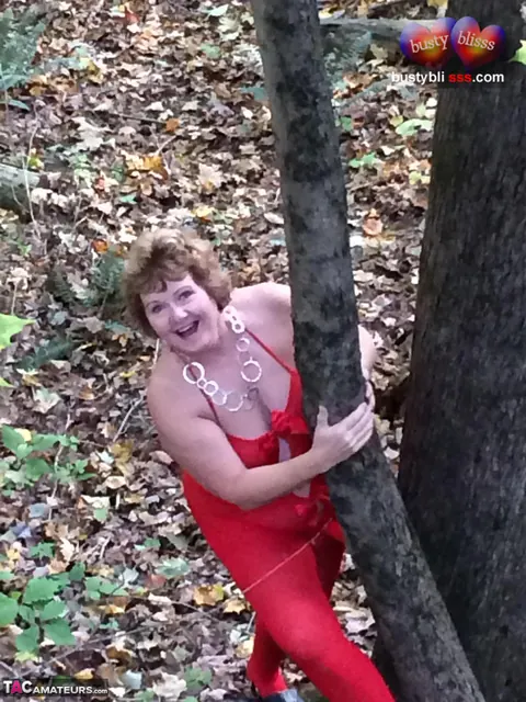 Bustybliss: Curvy Brunette MILF Shows Off Her Natural Tits in the Forest – photo 5 of 16