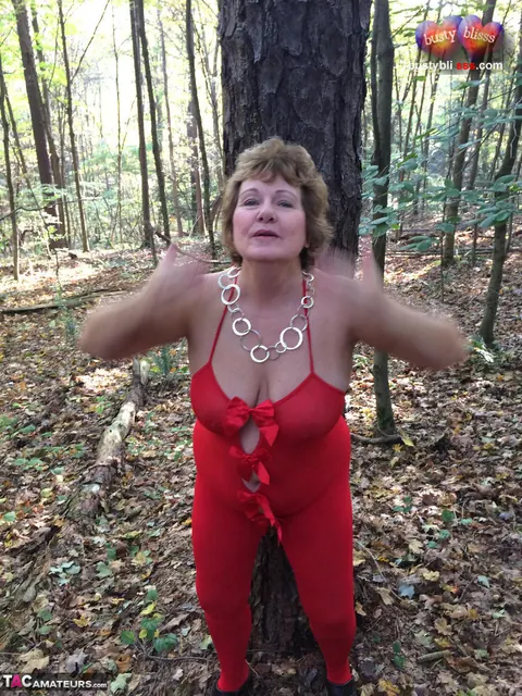 Bustybliss: Curvy Brunette MILF Shows Off Her Natural Tits in the Forest – photo 3 of 16