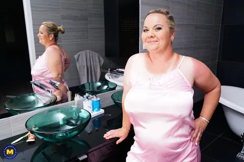Mature Blonde with Big Tits Dildos Her Pussy in the Bathroom – photo 2 of 16