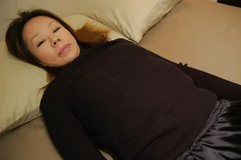Asian MILF Undresses and Spreads Her Pussy Close Up – photo 2 of 16