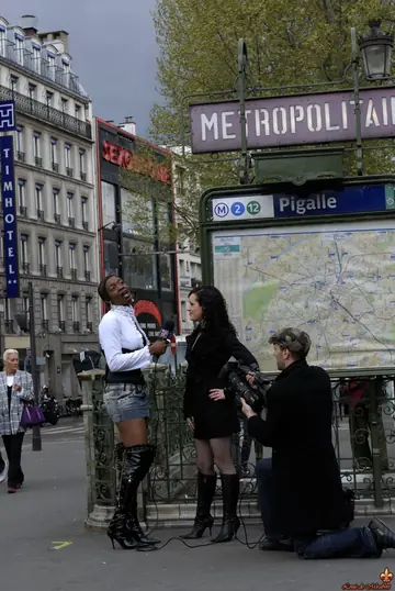 Penelope Tiger – Thick Brunette Strips Off Her Skirt for an Outdoor Interview