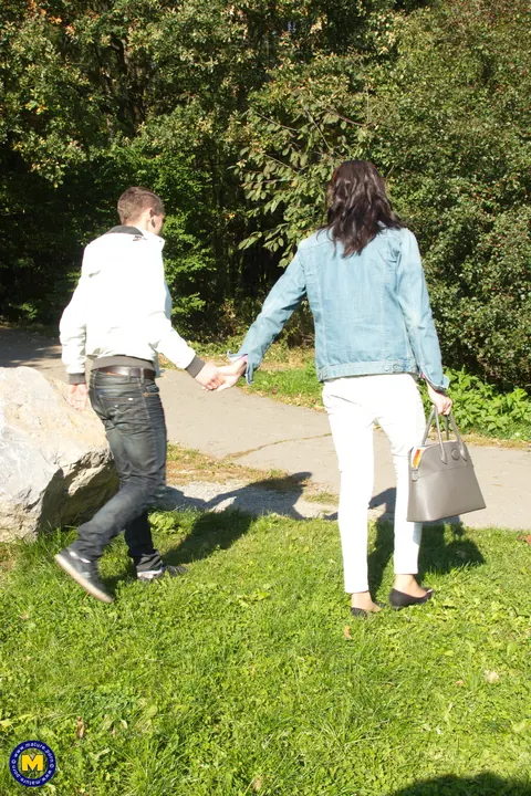 Mature Hairy Woman Gets Her Pussy Licked Outdoors Before Sex – photo 3 of 21