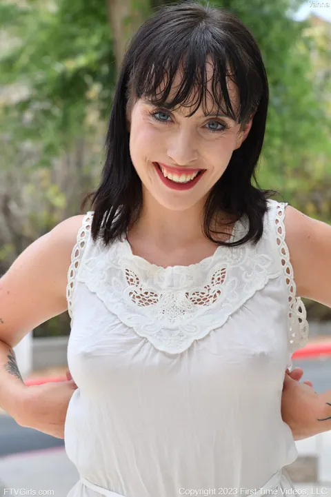 Woman Flashes Her Tits and Trimmed Pussy Outdoors – photo 3 of 21