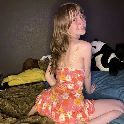 Slim Amateur PAWG Poses in a Skirt on the Bed – photo 3 of 11