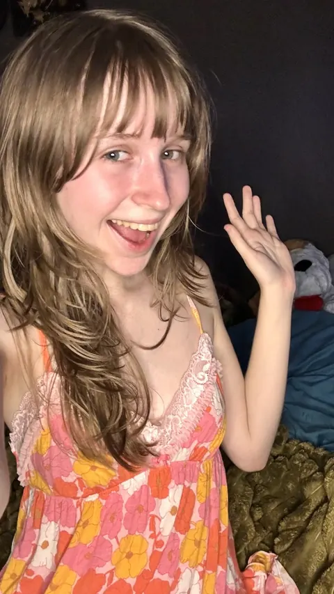 Slim Amateur PAWG Poses in a Skirt on the Bed – photo 7 of 11